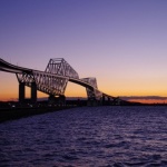 Pemandangan Tokyo Gate Bridge di waktu pagi