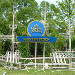 Suasana pintu masuk Huis Ten Bosch