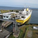 kapal hakkodamaru bersandar di dermaga Aomori