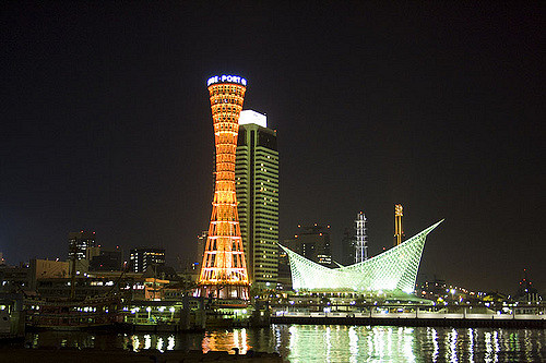keindahan kobe port tower malam hari