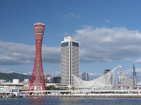 kobe port tower siang hari