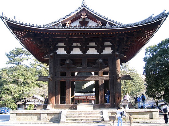 lonceng di kuil todaiji