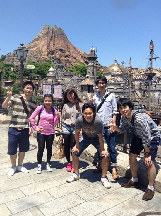 mengunjungi tokyo disneysea