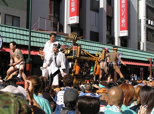 para penari dalam festival sanja matsuri