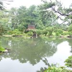 pemandangan kolam di taman shukkeien