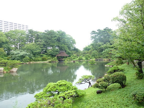 taman shukkeien di tengah kota Hiroshima