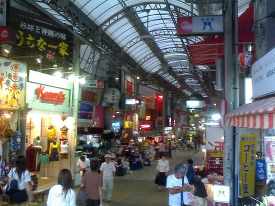 tempat jajanan terkenal Heiwa Dori Naha Okinawa